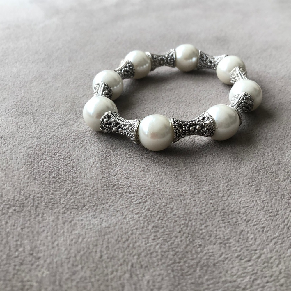 Costume jewelry bracelet